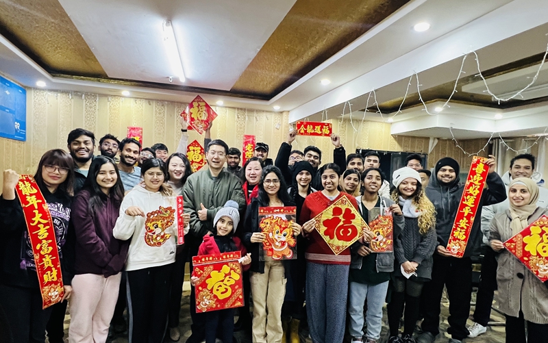 beat365在线唯一官网开展2024年留学生新春慰问活动
