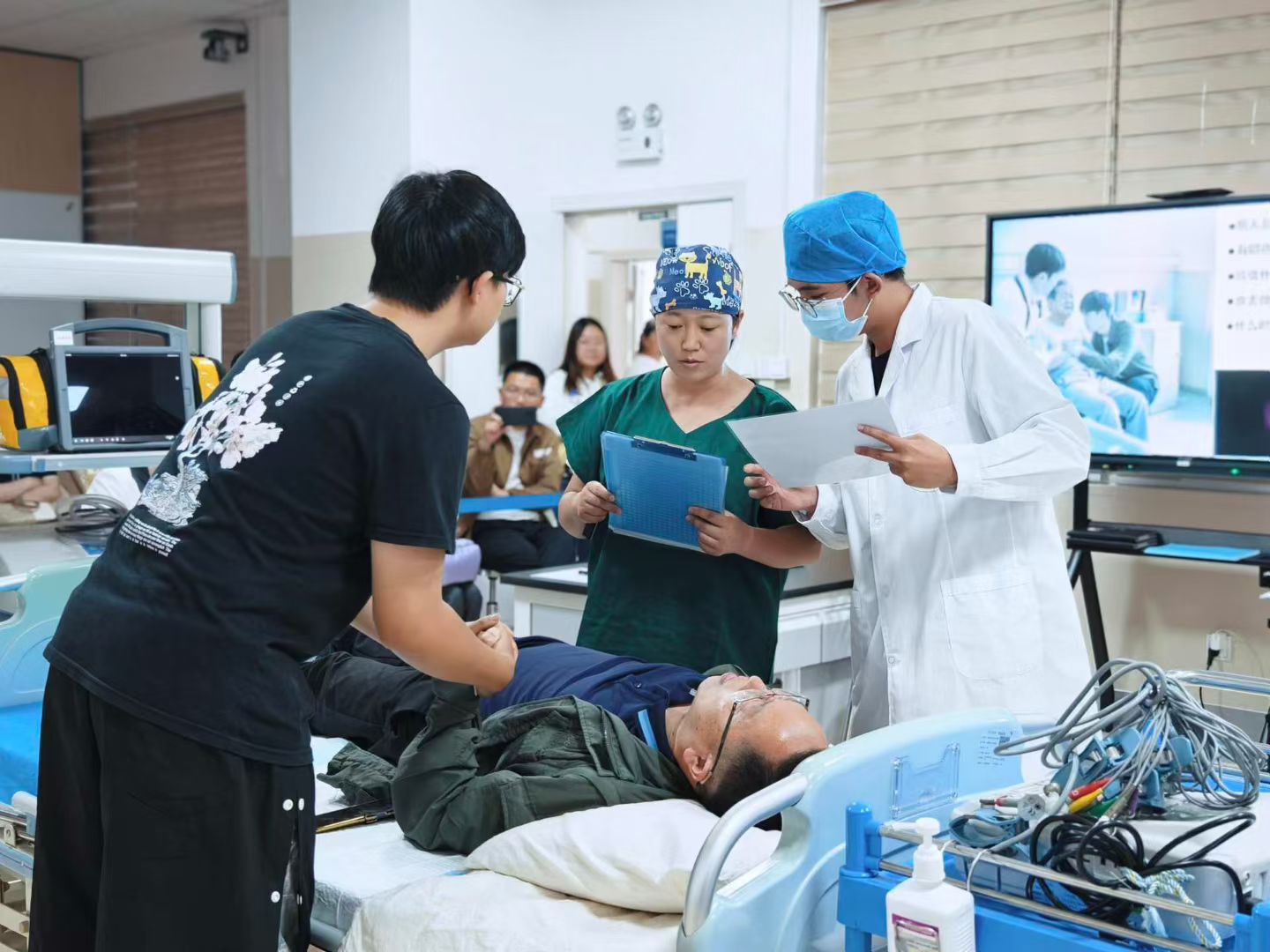 beat365在线唯一官网教师在云南省首届标准化病人教学案例大赛中斩获佳绩